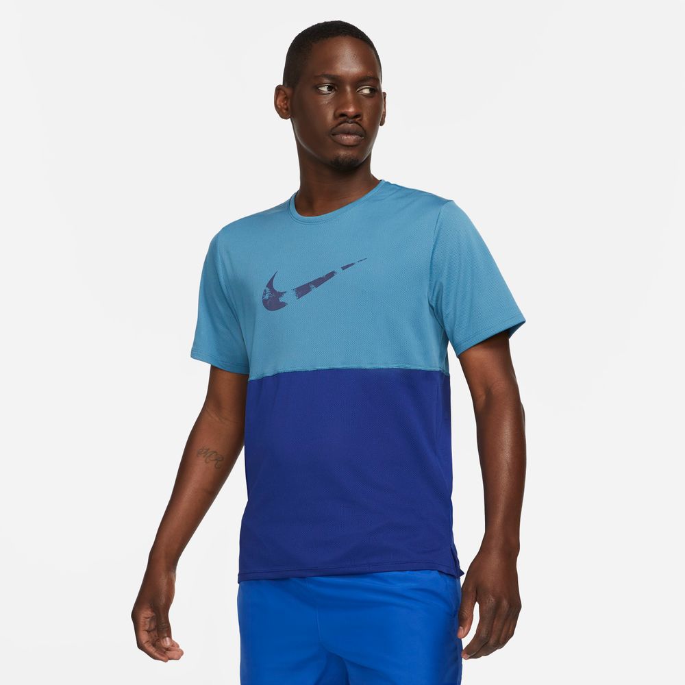 Polera Nike W NK SWOOSH RUN HZ MIDLAYER Running para Mujer | Runa Store