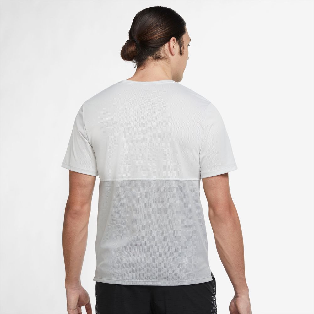 Polera Nike Swoosh Run Mujer - Running | Paris.cl