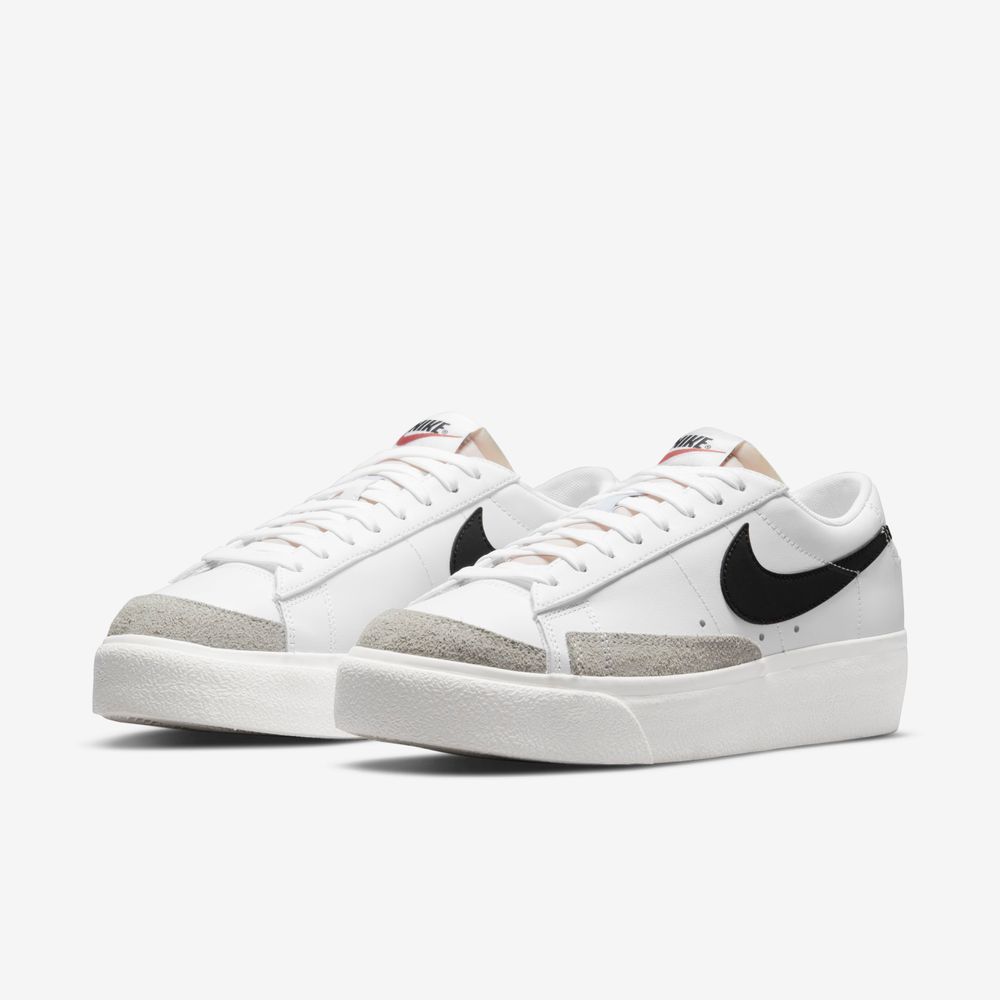 Sneakers Nike Blazer Mid '77 EMB sail / black - chile red - sail  (DD8025-101) – Queens 💚