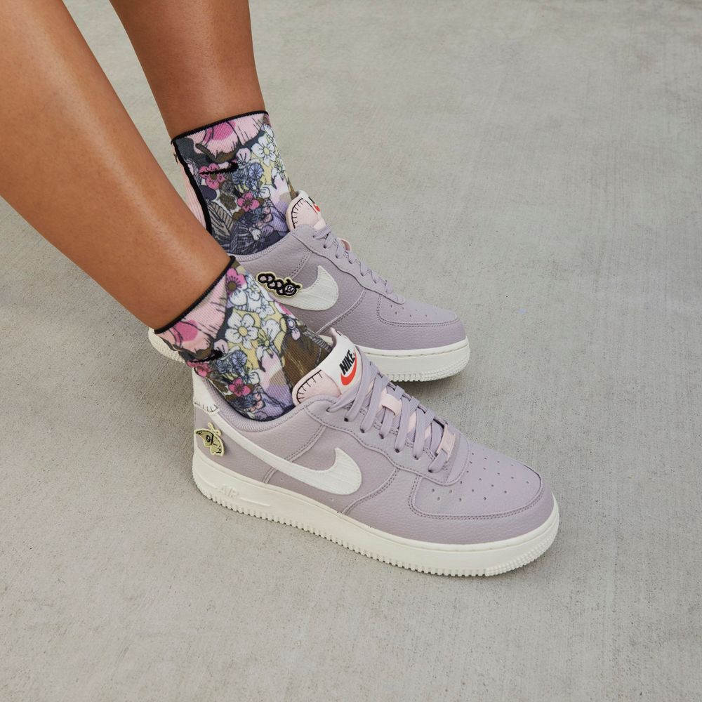 Nike Women's Air Force 1 '07 SE Pure Platinum/Summit White - CJ1647-001 |  Sneaker District