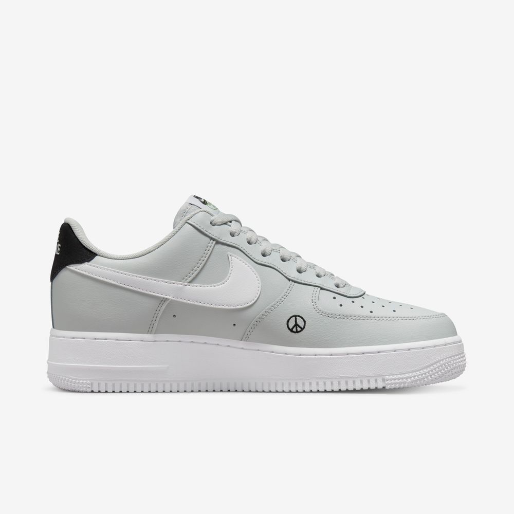 Tenis Casual Nike Air Force 1 07 LV8 White Grey de Hombre | Innvictus