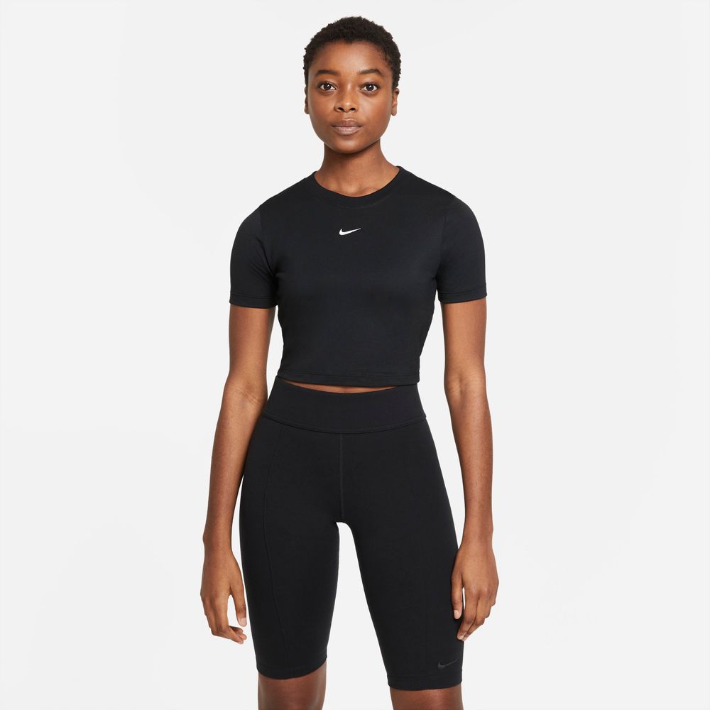 Nike-Sportswear-Essential