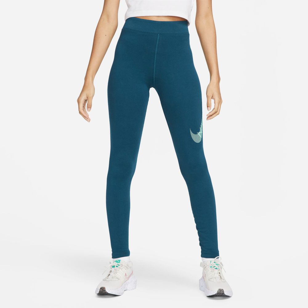 Nike-Sportswear-Swoosh